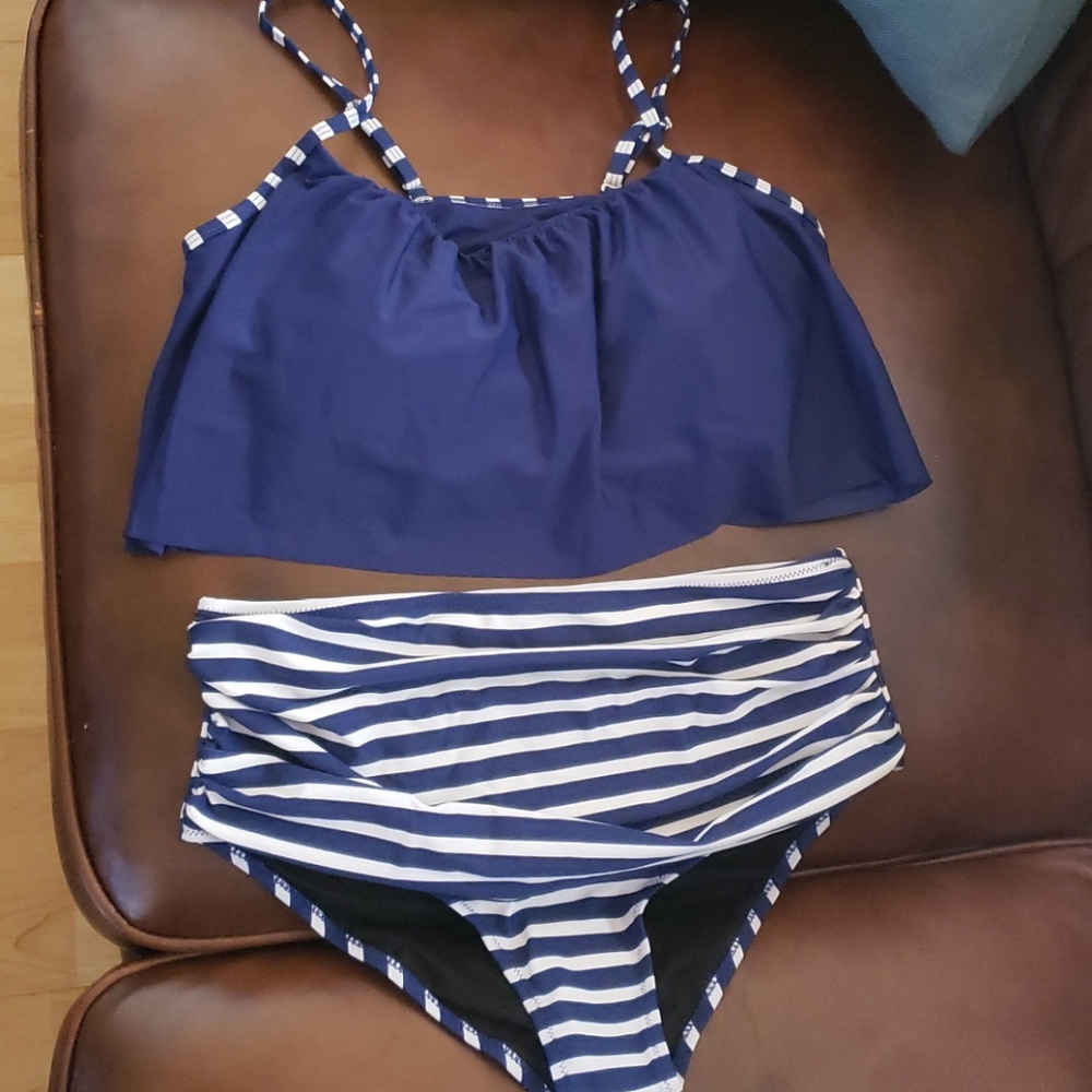 NEW 2 piece bathing suit.